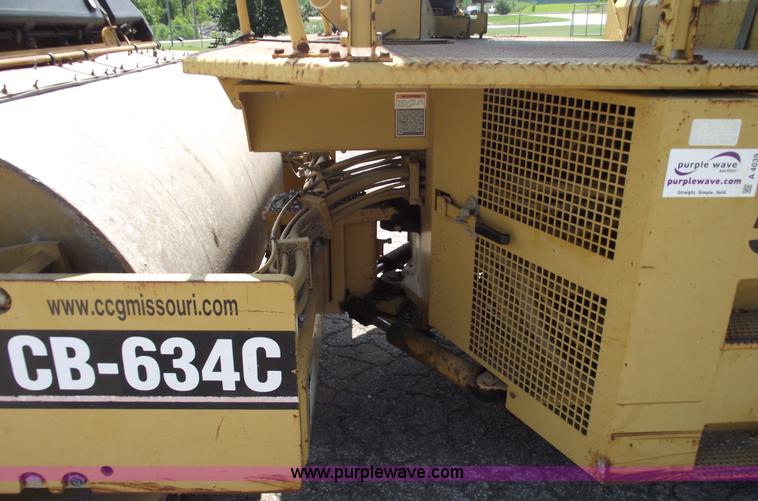image for item A4039 1998 Caterpillar CB634C double drum vibratory roller