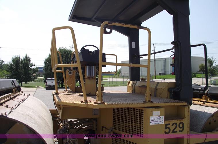 image for item A4039 1998 Caterpillar CB634C double drum vibratory roller