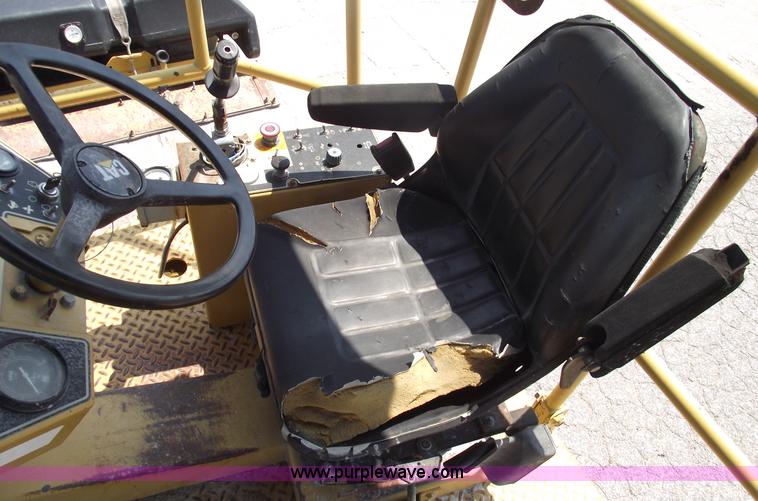 image for item A4039 1998 Caterpillar CB634C double drum vibratory roller