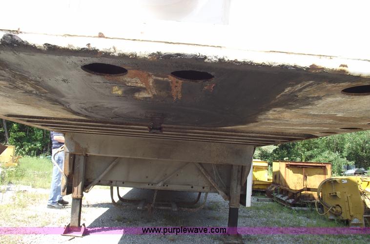 image for item A4047 1983 Kentucky moving van trailer