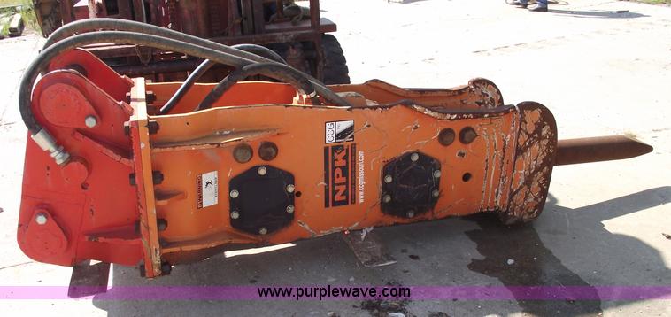 image for item A4048 2005 NPK 16X hydraulic breaker