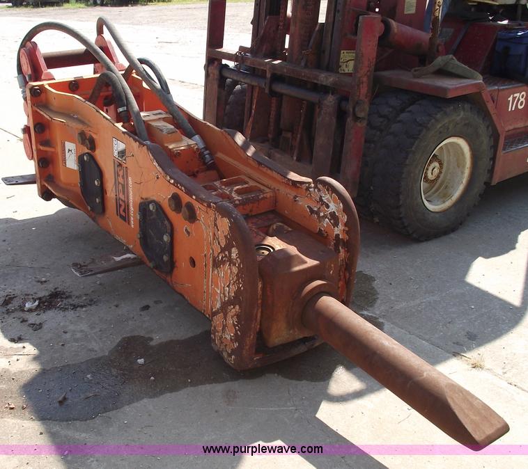 image for item A4048 2005 NPK 16X hydraulic breaker
