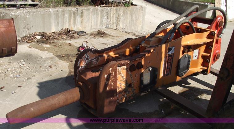image for item A4048 2005 NPK 16X hydraulic breaker
