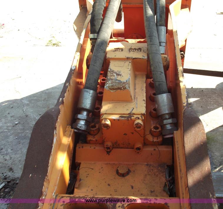 image for item A4048 2005 NPK 16X hydraulic breaker