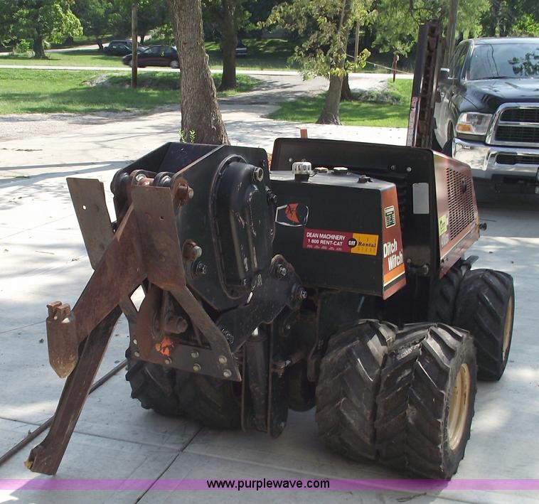 image for item A4067 2004 Ditch Witch 410SX vibratory plow