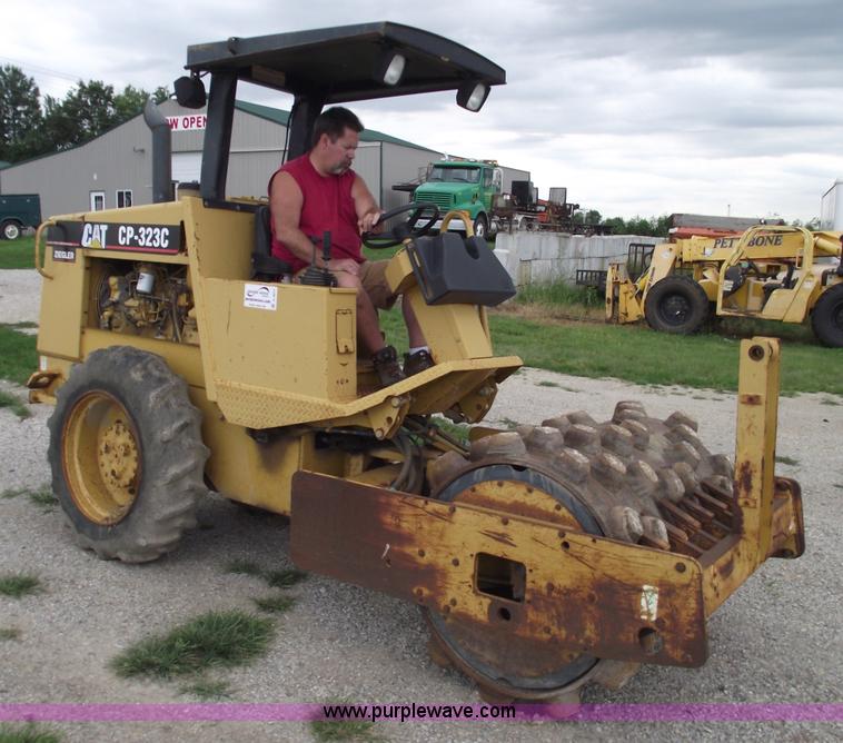 image for item A4077 Caterpillar CP-323C vibratory compactor