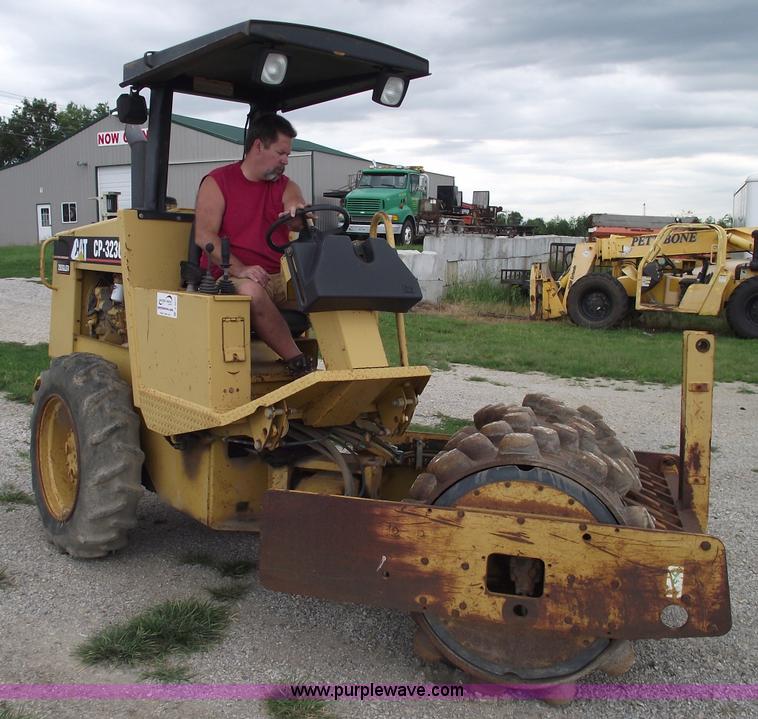 image for item A4077 Caterpillar CP-323C vibratory compactor