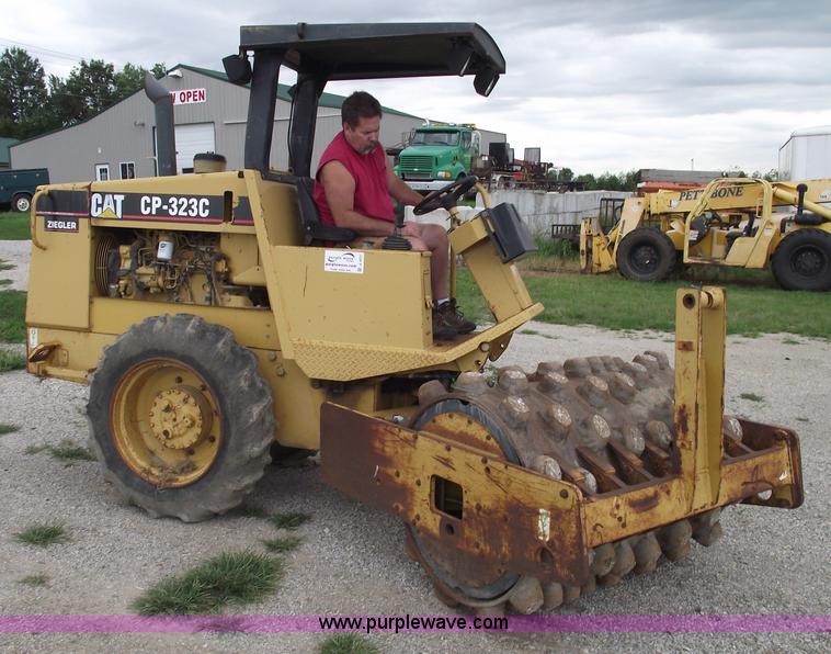 image for item A4077 Caterpillar CP-323C vibratory compactor