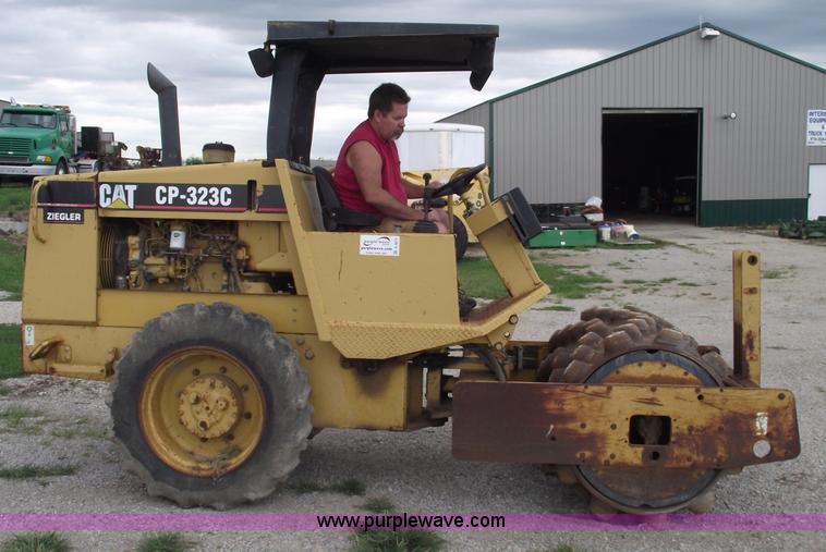image for item A4077 Caterpillar CP-323C vibratory compactor