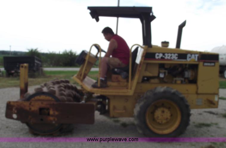 image for item A4077 Caterpillar CP-323C vibratory compactor
