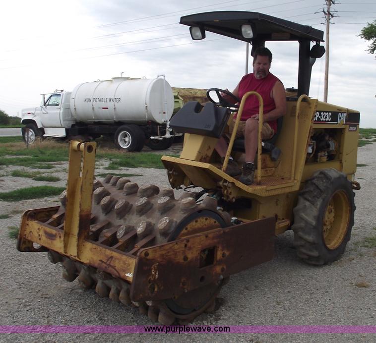 image for item A4077 Caterpillar CP-323C vibratory compactor
