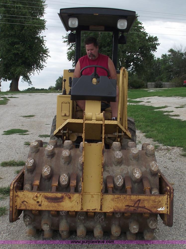 image for item A4077 Caterpillar CP-323C vibratory compactor