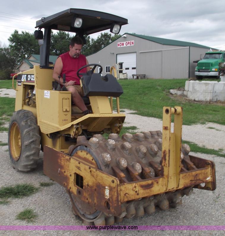 image for item A4077 Caterpillar CP-323C vibratory compactor