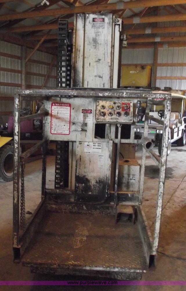 image for item A4100 1988 Lift-a-loft AMV24 aerial lift