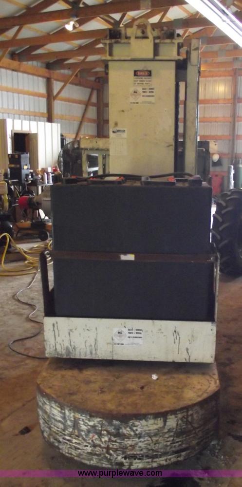 image for item A4100 1988 Lift-a-loft AMV24 aerial lift