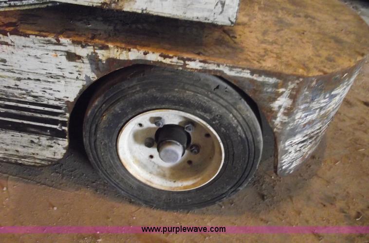 image for item A4100 1988 Lift-a-loft AMV24 aerial lift