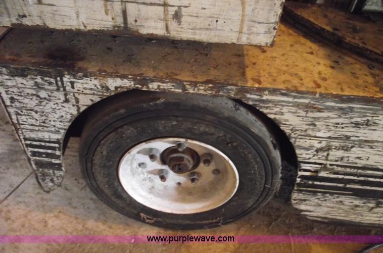 image for item A4100 1988 Lift-a-loft AMV24 aerial lift