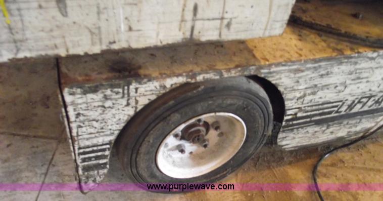 image for item A4100 1988 Lift-a-loft AMV24 aerial lift