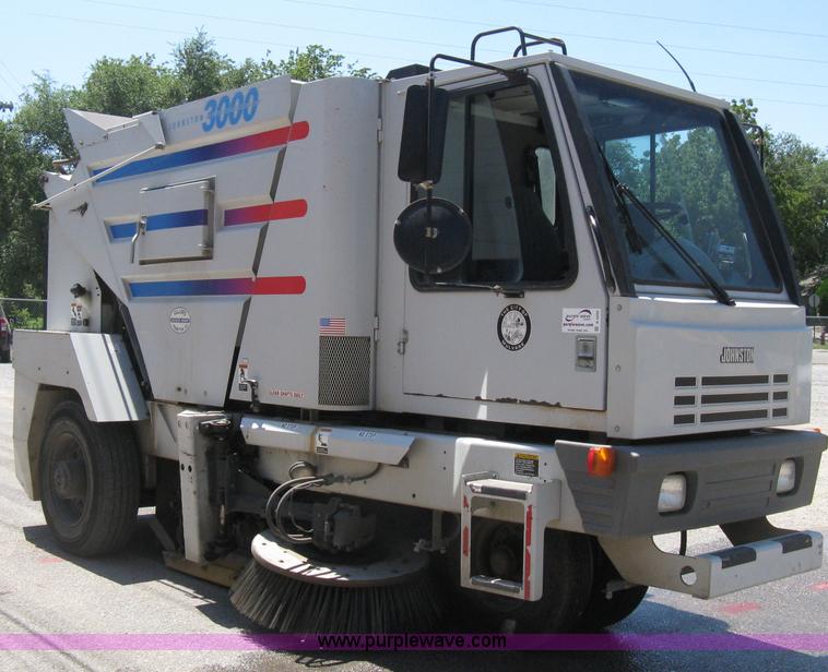 image for item A4292 2002 Johnston 3000 street sweeper