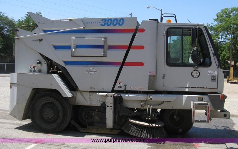 image for item A4292 2002 Johnston 3000 street sweeper