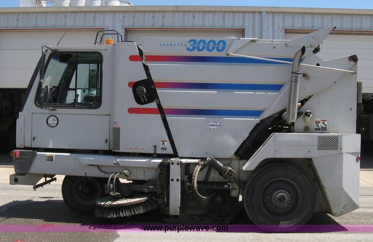 image for item A4292 2002 Johnston 3000 street sweeper