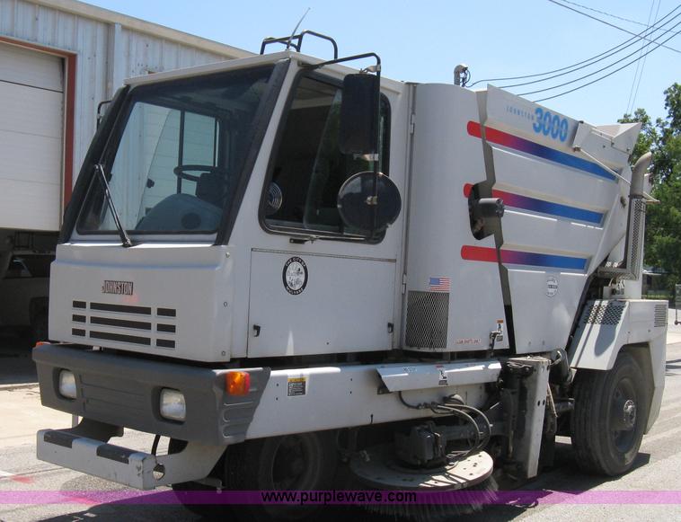 image for item A4292 2002 Johnston 3000 street sweeper