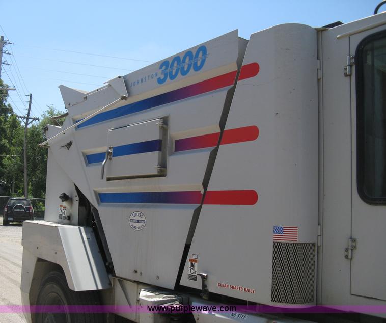 image for item A4292 2002 Johnston 3000 street sweeper