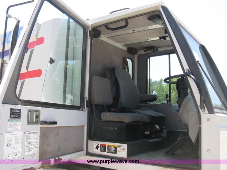 image for item A4292 2002 Johnston 3000 street sweeper