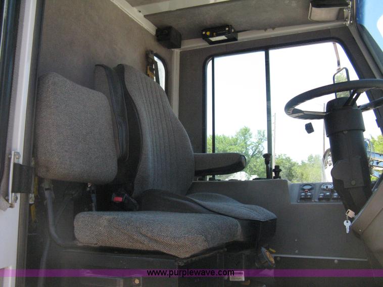 image for item A4292 2002 Johnston 3000 street sweeper