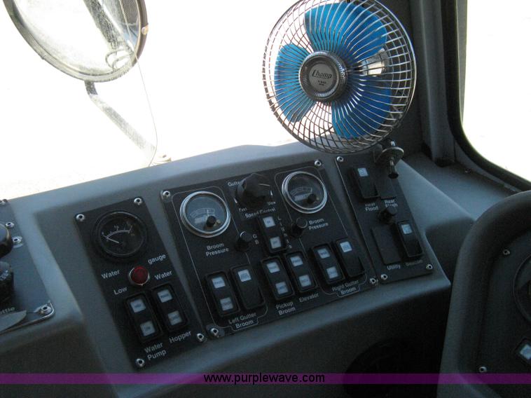 image for item A4292 2002 Johnston 3000 street sweeper