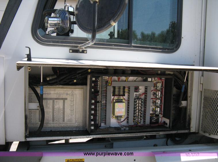 image for item A4292 2002 Johnston 3000 street sweeper