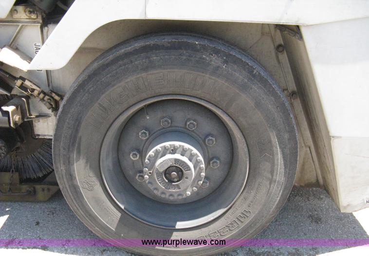 image for item A4292 2002 Johnston 3000 street sweeper