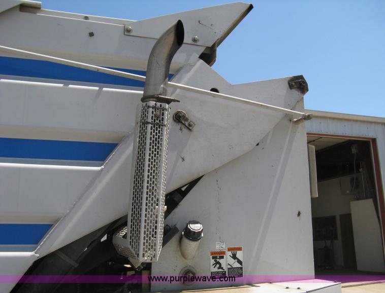 image for item A4292 2002 Johnston 3000 street sweeper