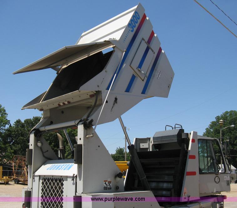 image for item A4292 2002 Johnston 3000 street sweeper