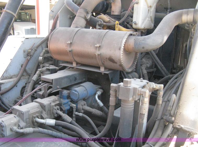 image for item A4292 2002 Johnston 3000 street sweeper