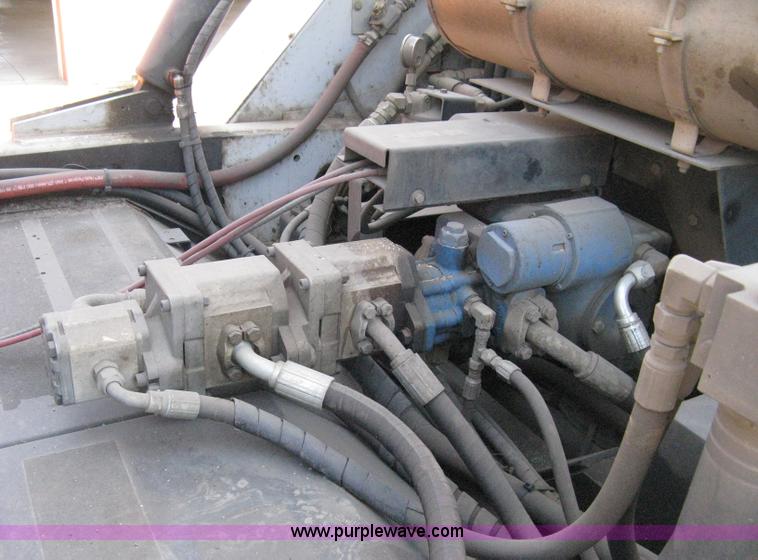 image for item A4292 2002 Johnston 3000 street sweeper