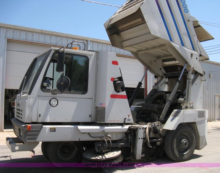 image for item A4292 2002 Johnston 3000 street sweeper