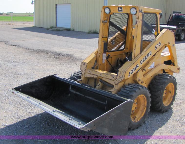 image for item A4644 1987 John Deere 575 skid steer