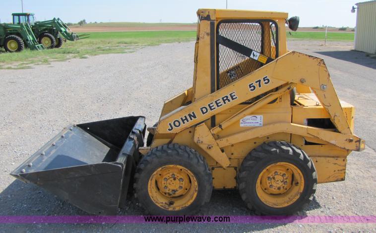 image for item A4644 1987 John Deere 575 skid steer