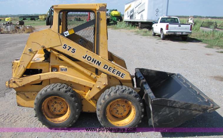 image for item A4644 1987 John Deere 575 skid steer