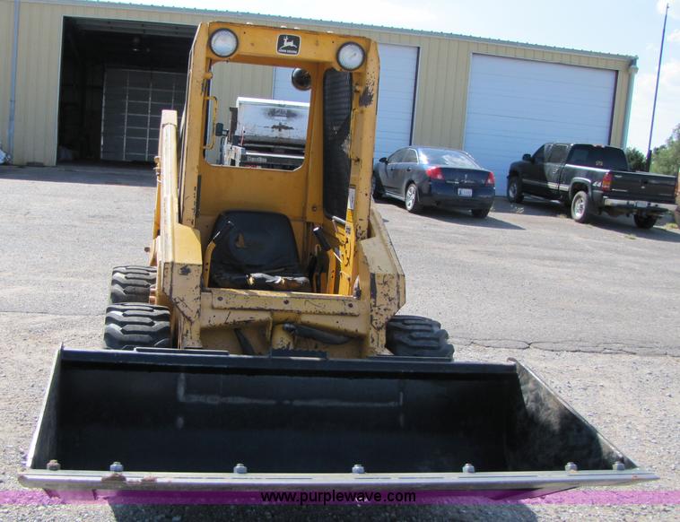 image for item A4644 1987 John Deere 575 skid steer