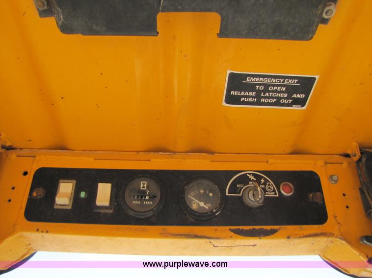 image for item A4644 1987 John Deere 575 skid steer