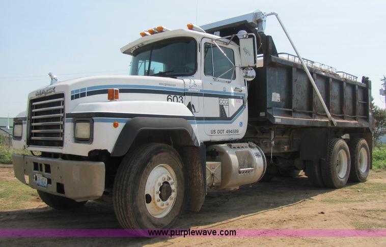 image for item A5048 1993 Mack RD688S dump truck