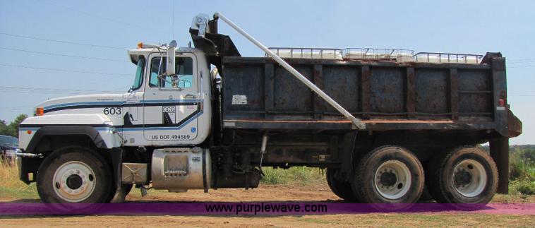 image for item A5048 1993 Mack RD688S dump truck