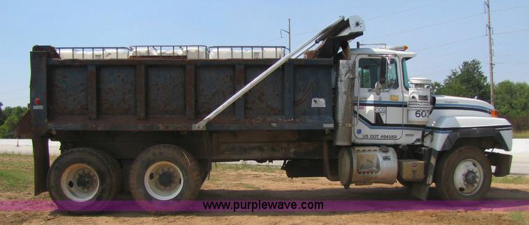 image for item A5048 1993 Mack RD688S dump truck
