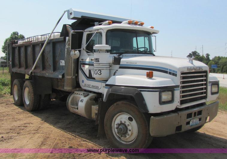 image for item A5048 1993 Mack RD688S dump truck