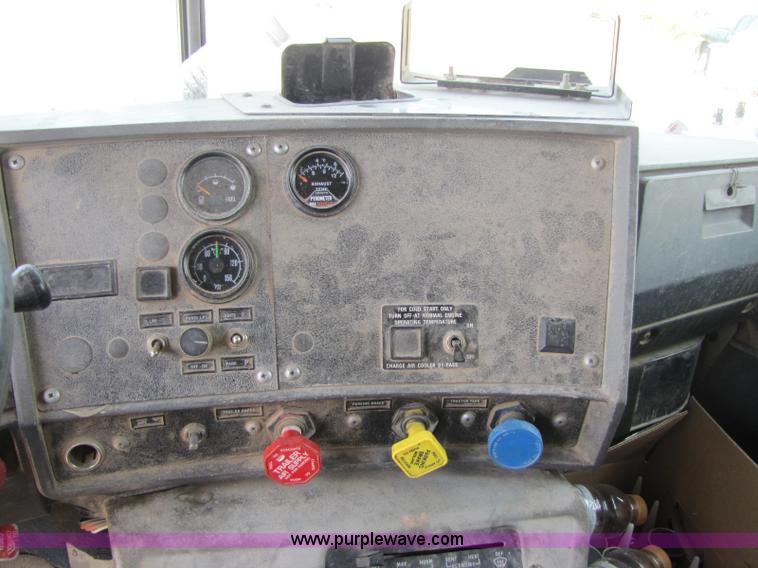 image for item A5048 1993 Mack RD688S dump truck