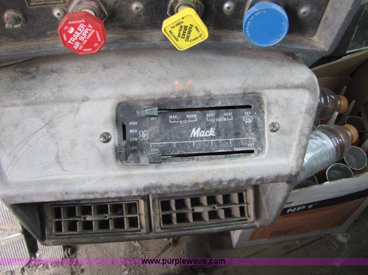 image for item A5048 1993 Mack RD688S dump truck