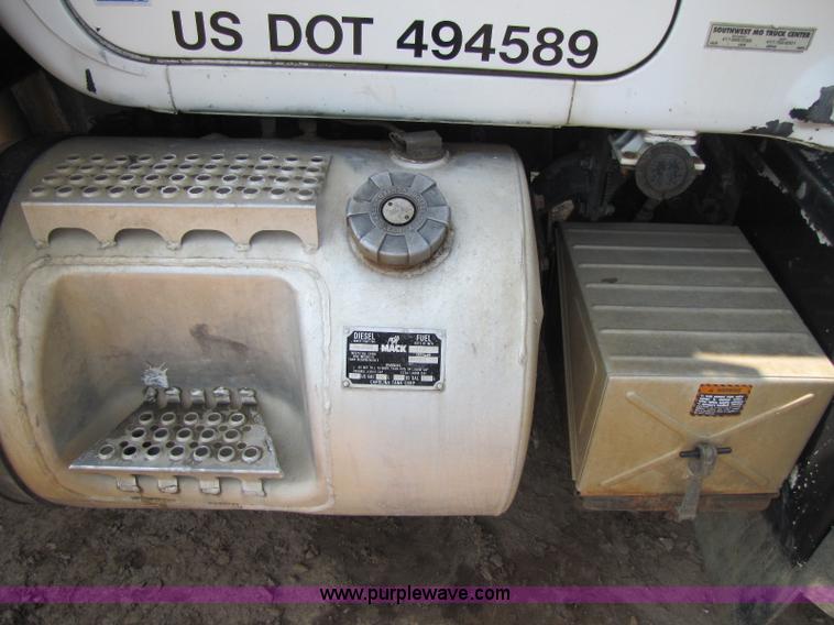 image for item A5048 1993 Mack RD688S dump truck