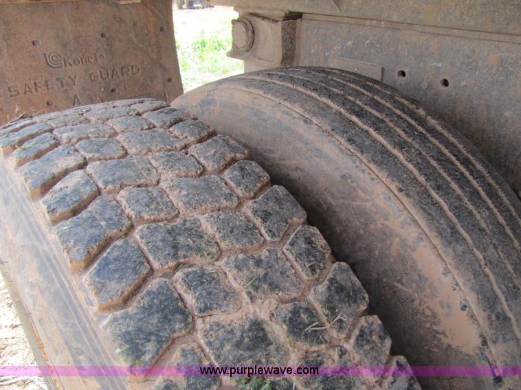 image for item A5048 1993 Mack RD688S dump truck